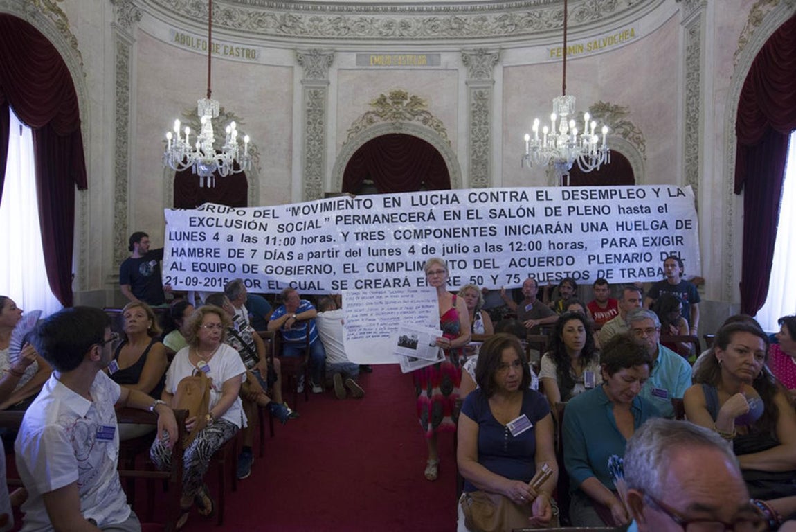 FOTOS: Las imágenes del Pleno de este viernes en el Ayuntamiento de Cádiz