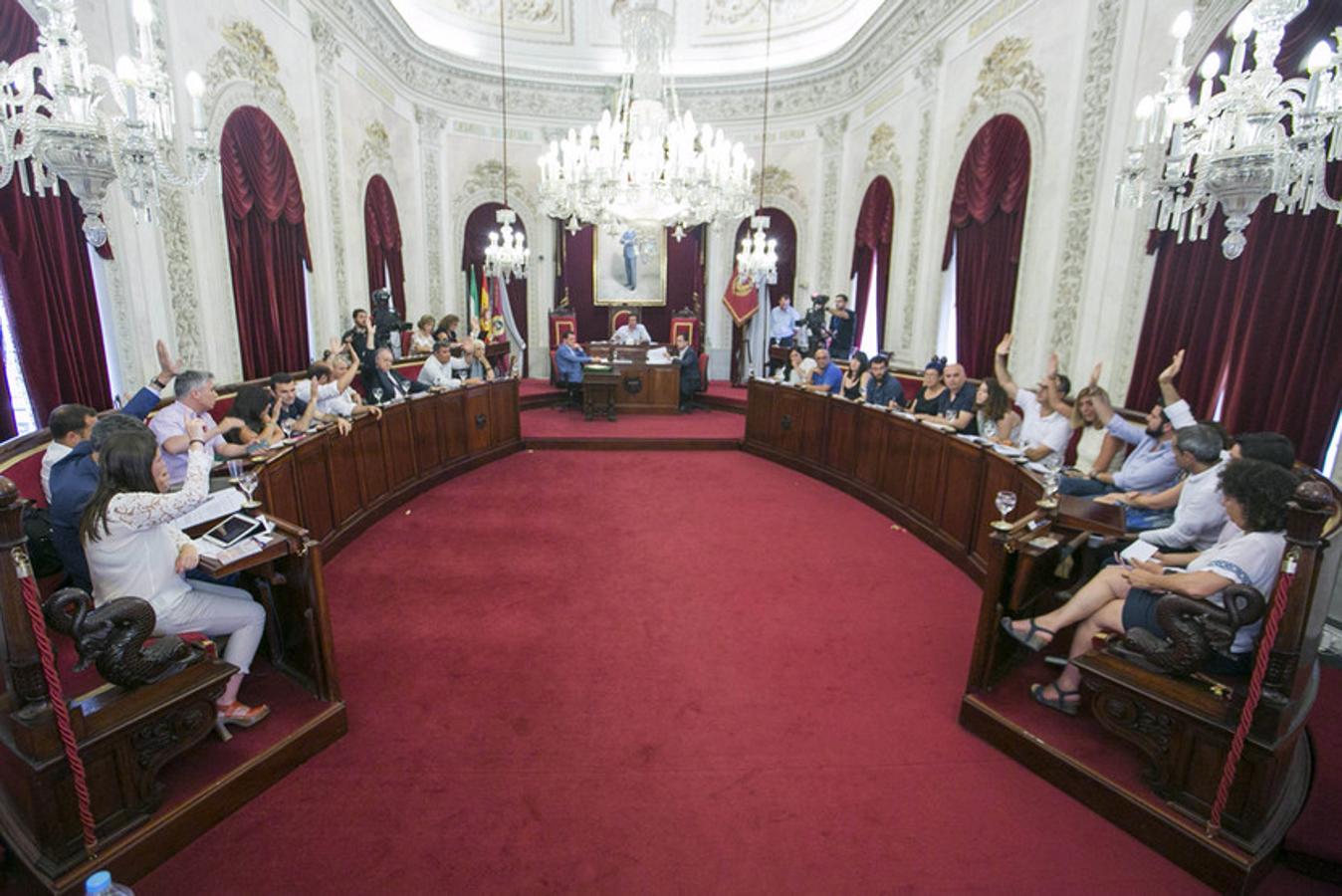 FOTOS: Las imágenes del Pleno de este viernes en el Ayuntamiento de Cádiz