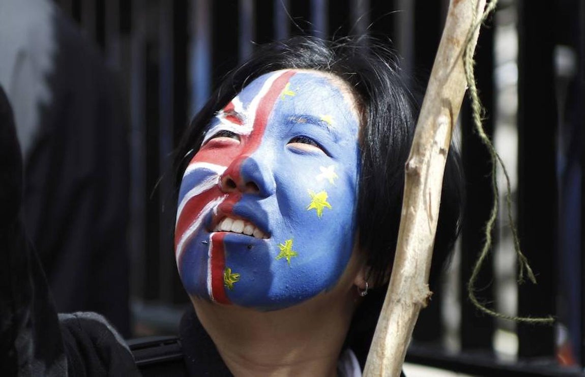 Miles de personas se manifiestan contra el Brexit, en imágenes