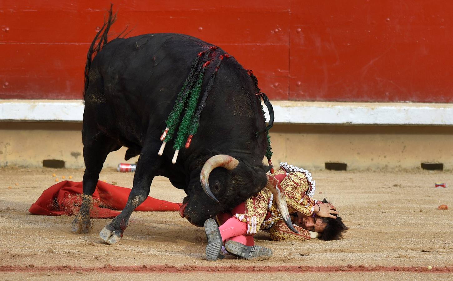 Espeluznantes imágenes del percance de Roca Rey en Pamplona