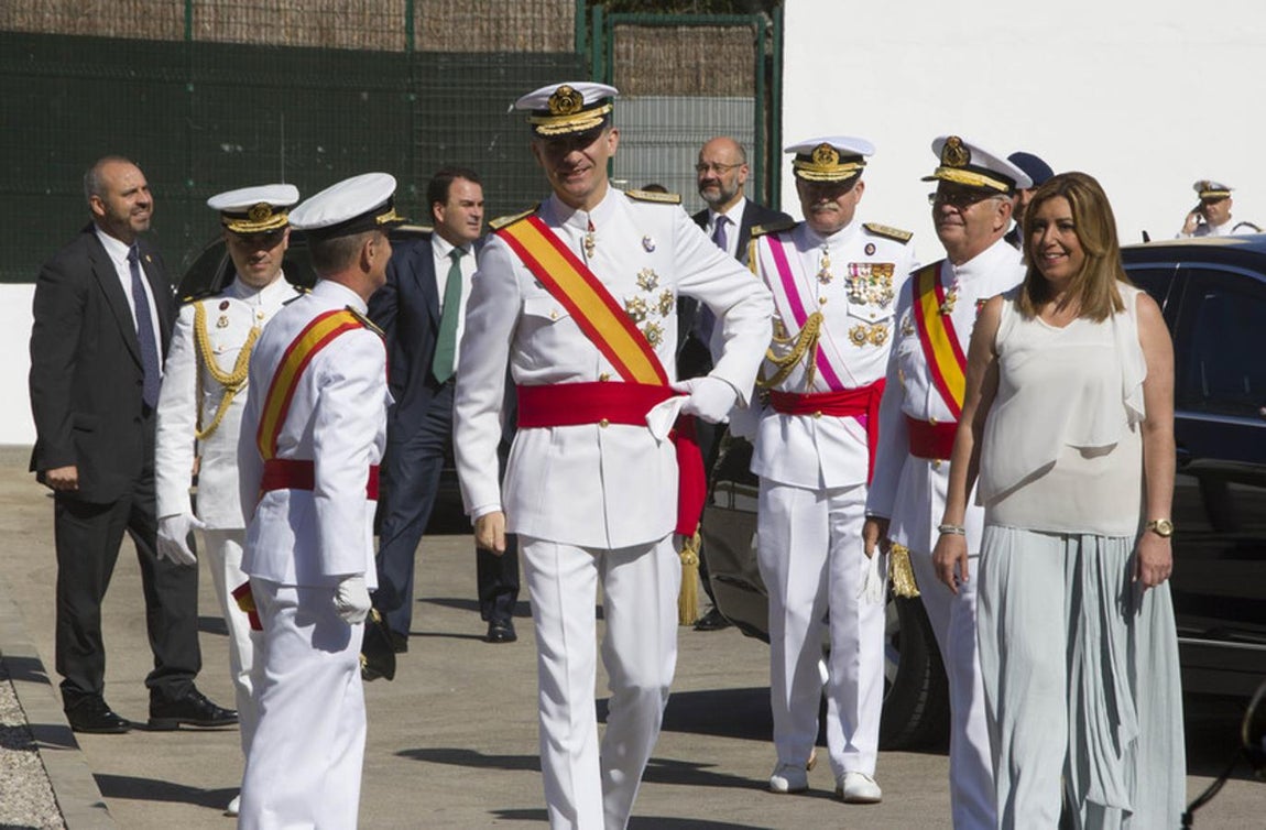 Felipe VI entrega en San Fernando los Reales Despachos