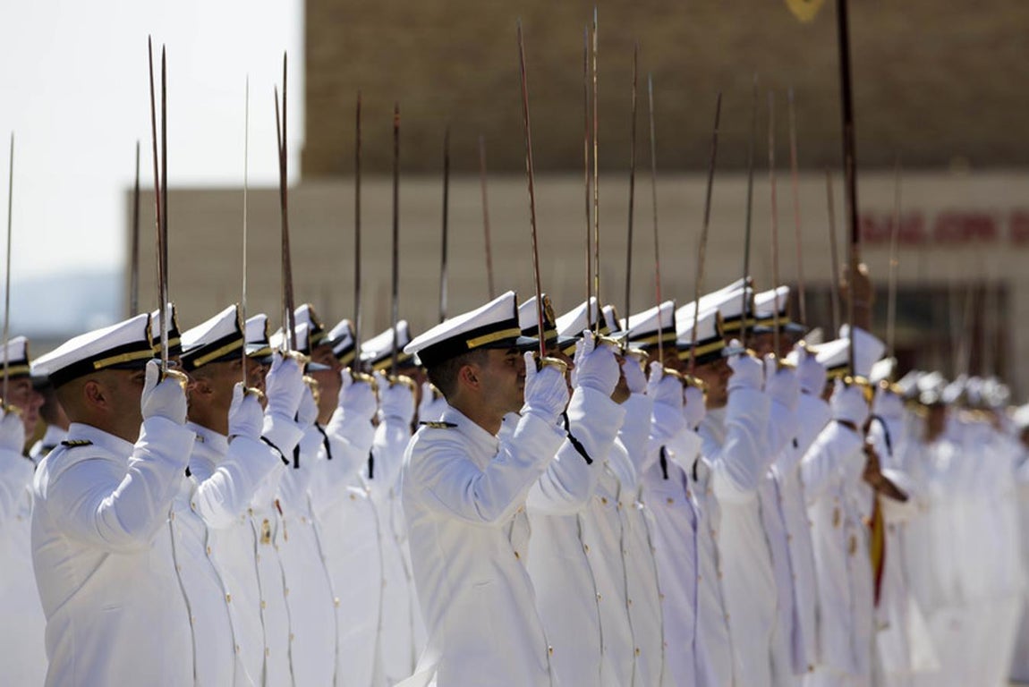 Felipe VI entrega en San Fernando los Reales Despachos