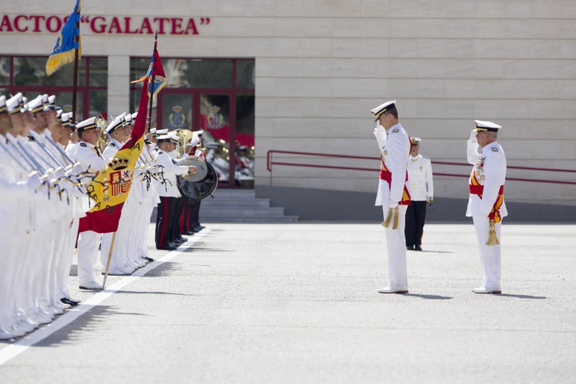 Felipe VI entrega en San Fernando los Reales Despachos