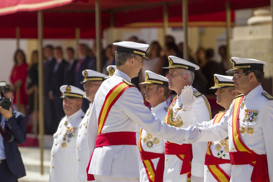 Felipe VI entrega en San Fernando los Reales Despachos
