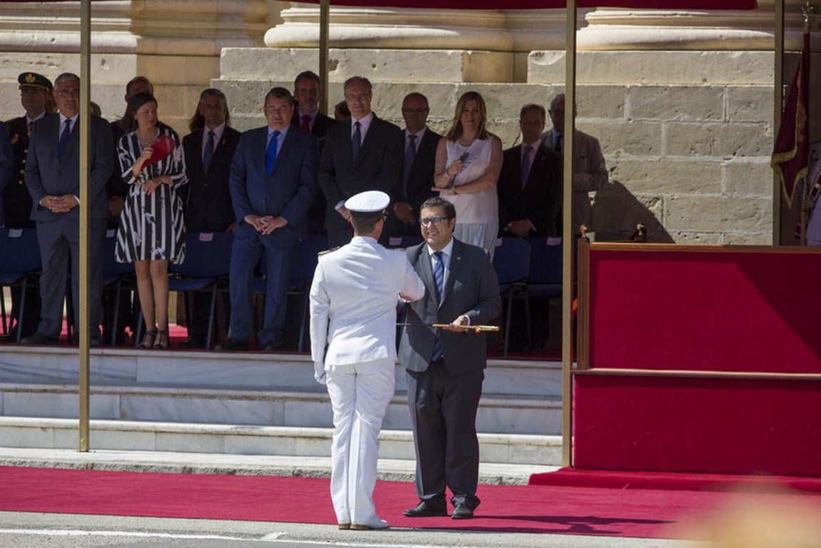 Felipe VI entrega en San Fernando los Reales Despachos
