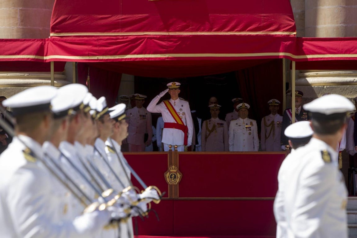 Felipe VI entrega en San Fernando los Reales Despachos