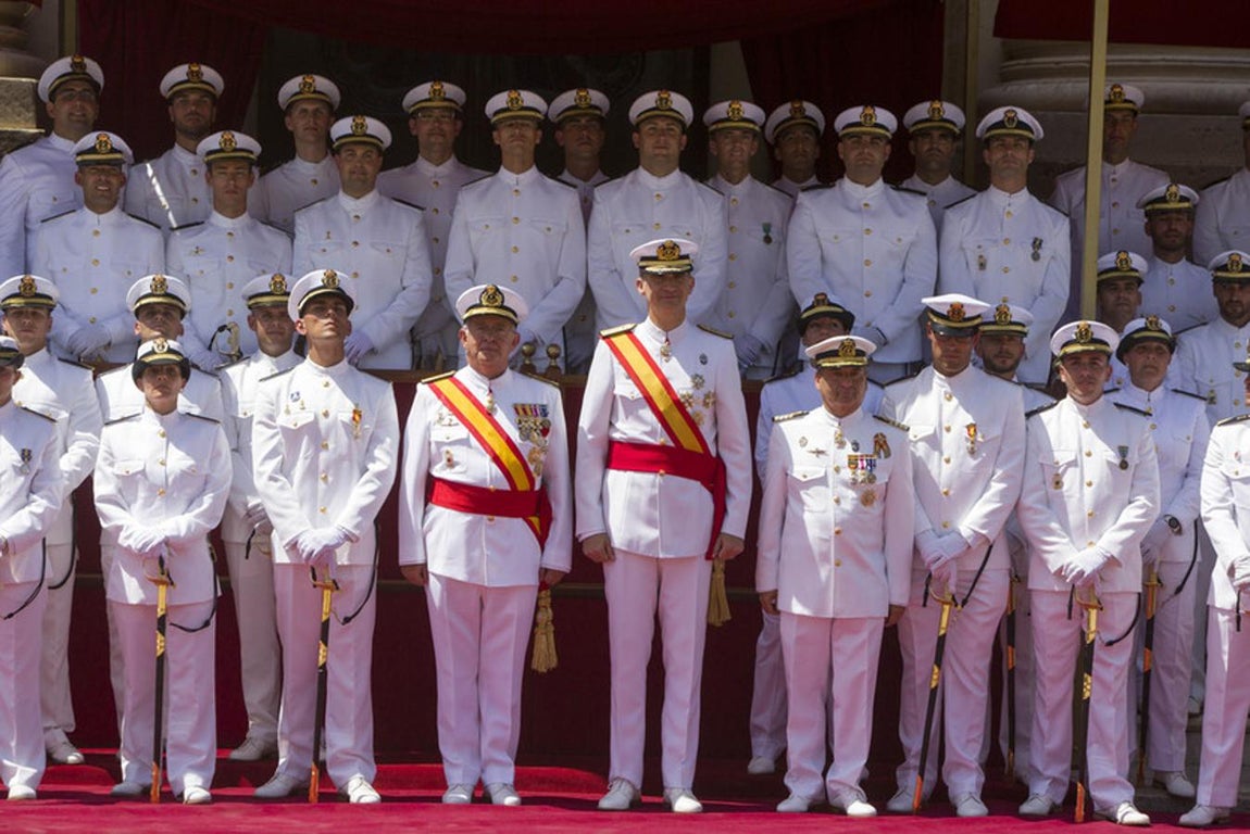 Felipe VI entrega en San Fernando los Reales Despachos