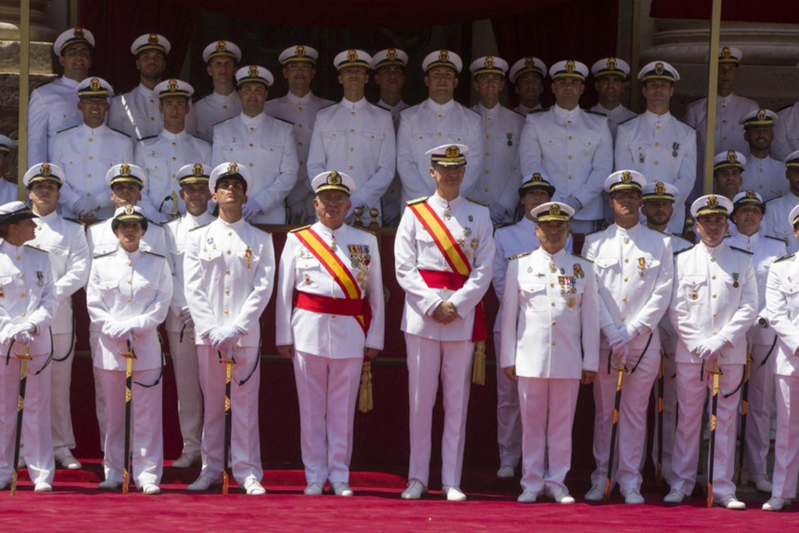 Felipe VI entrega en San Fernando los Reales Despachos