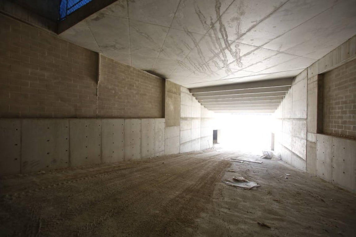 15.. Los jugadores, al contrario que en otros campos de fútbol, bajarán para salir al césped en vez de subir