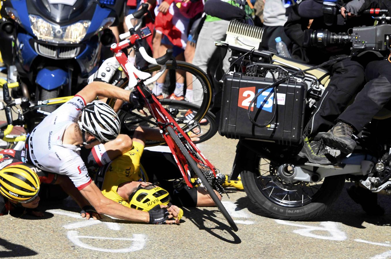 La grave caída de Froome, en imágenes