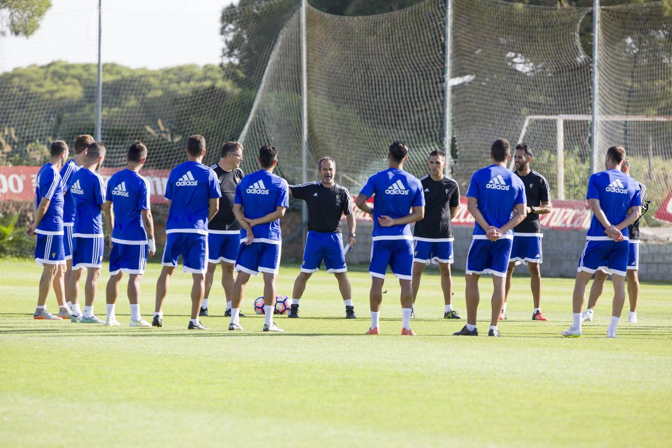 FOTOS: El Cádiz comienza su pretemporada en El Rosal