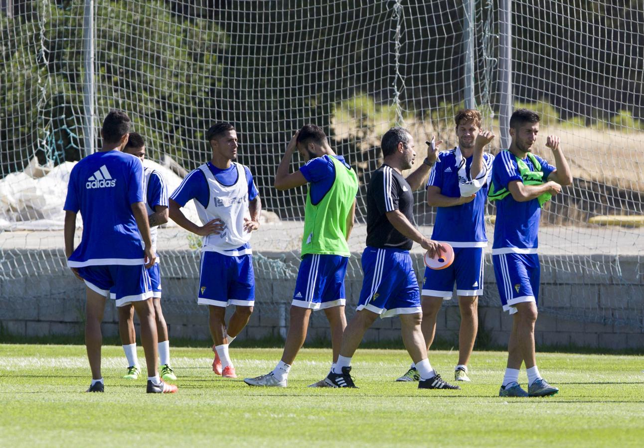 FOTOS: El Cádiz comienza su pretemporada en El Rosal