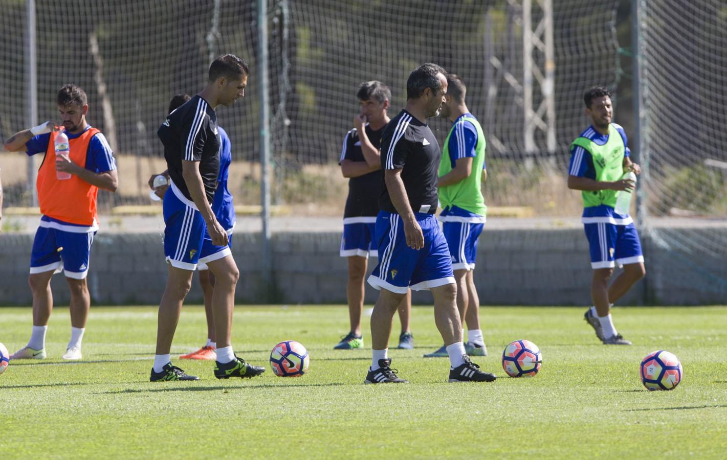 FOTOS: El Cádiz comienza su pretemporada en El Rosal