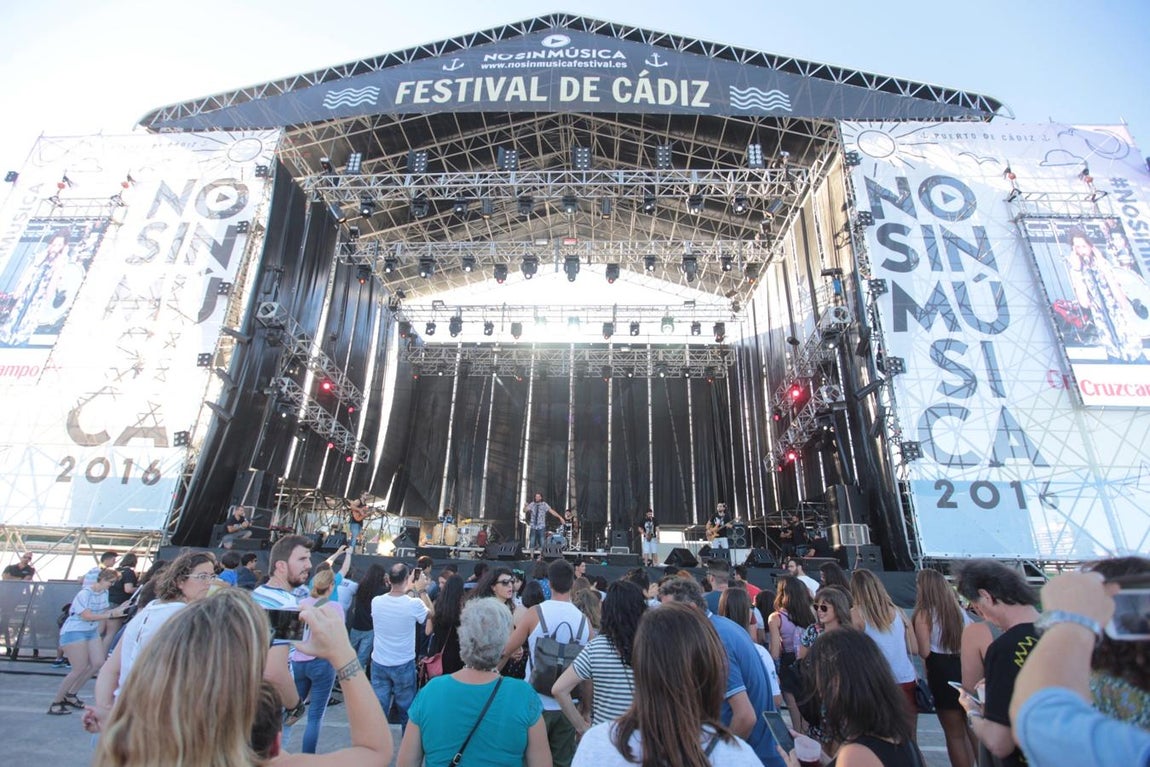 Primer día del festival No Sin Música en Cádiz, en imágenes