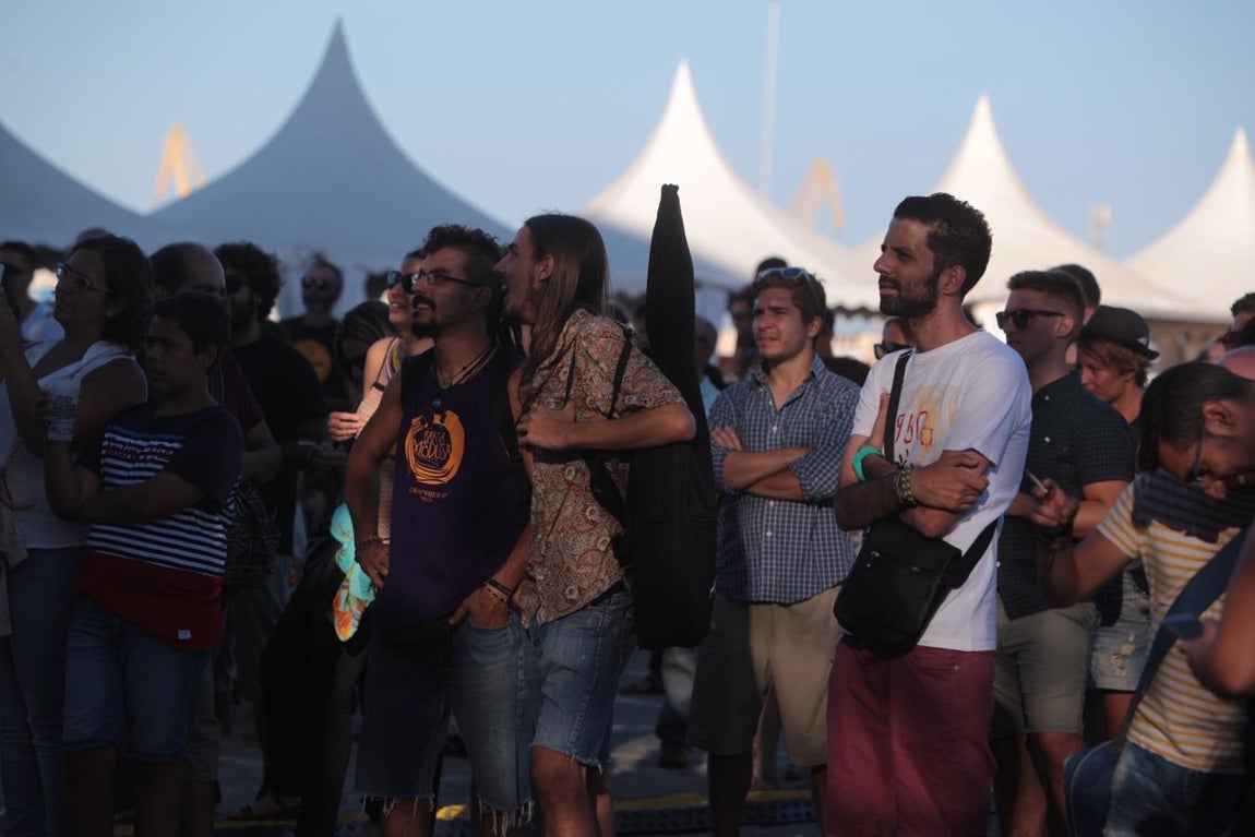 Primer día del festival No Sin Música en Cádiz, en imágenes