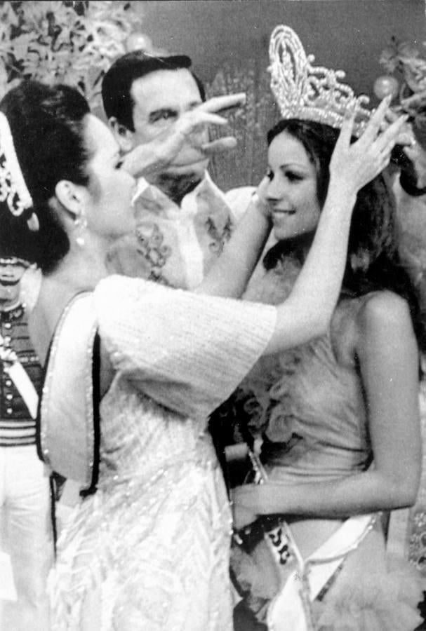 El certamen de Miss Universo 1974 se celebró en Manila (Filipinas). Amparo Muñoz fue elegida entre 65 candidatas. 