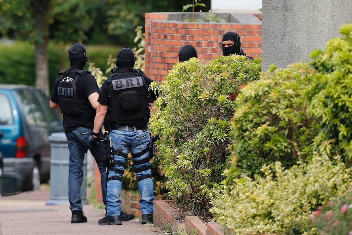 La Policía ha realizado varios registros después del asalto. 