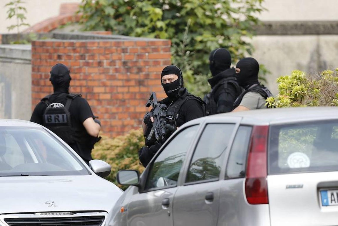 La Policía ha realizado varios registros después del asalto. 