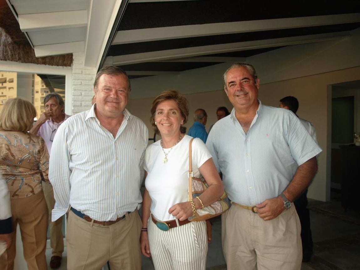 El Presidente del Real Club de Golf de Vistahermosa José Manuel Bajo; Celia Ollero y José Manuel Domecq.