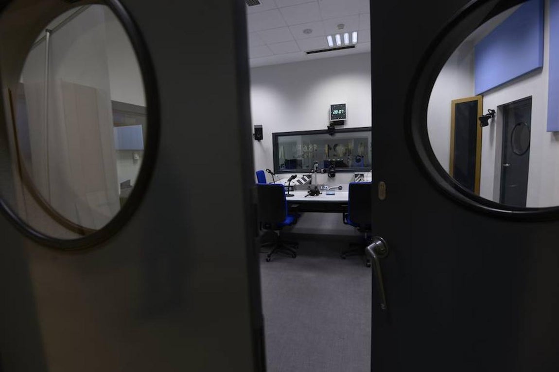1. ABC accedió ayer a los estudios de la radio municipal que se encuentran en el Palacio de Cibeles