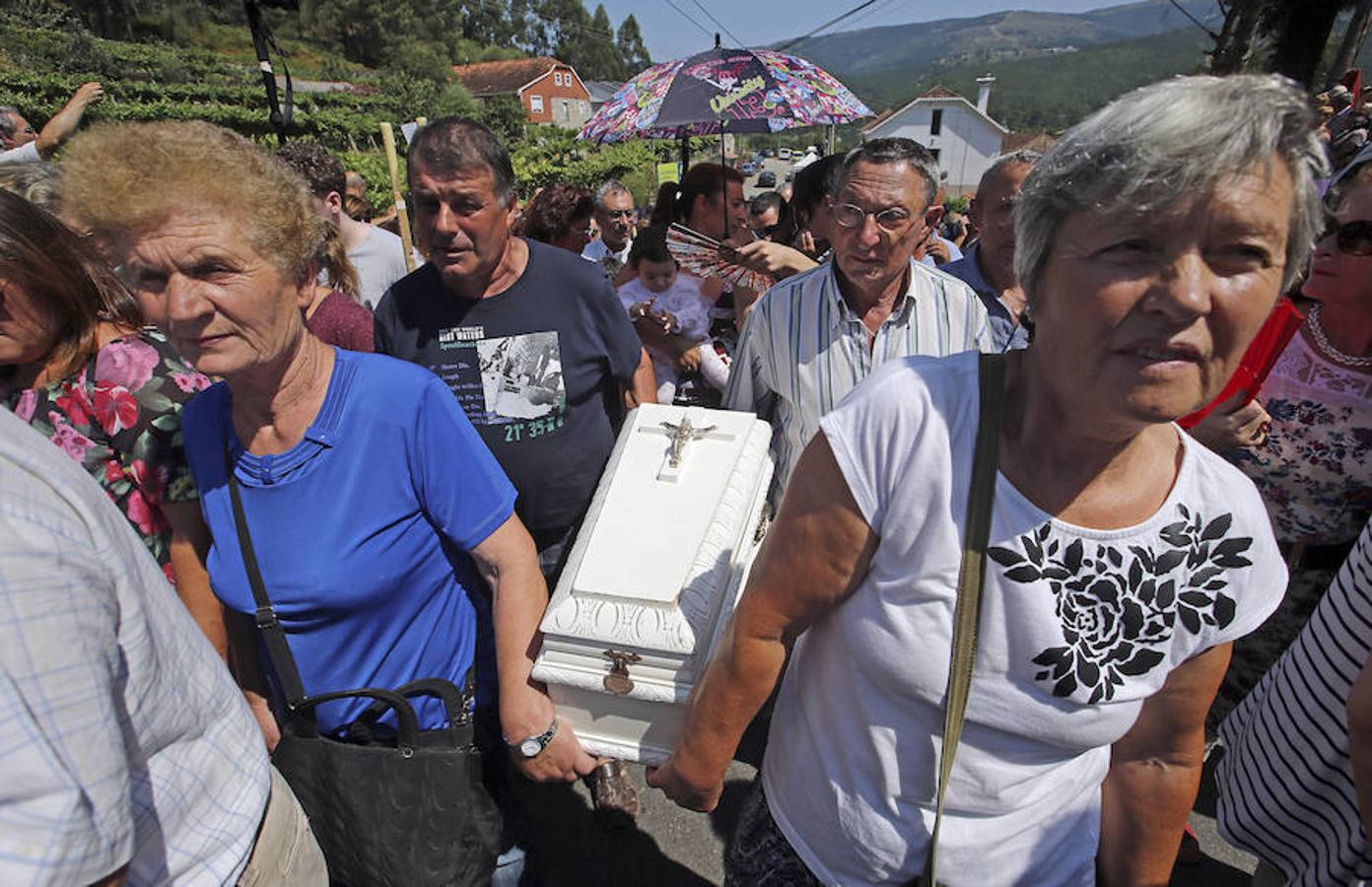 Esta peculiar procesión es una forma de agradecer de aquellos que han visto de cerca a la muerte la intercesión de Santa Marta, hermana de Lázaro, protectora de los desahuciados