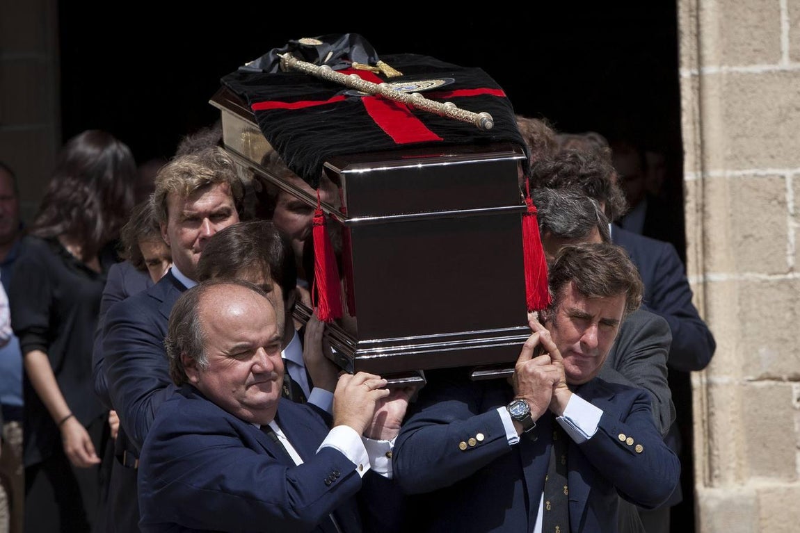 Un momento del funeral del empresario, ganadero y rejoneador Fermín Bohórquez Escribano, este viernes en la Iglesia de San Mateo, en Jerez de la Frontera