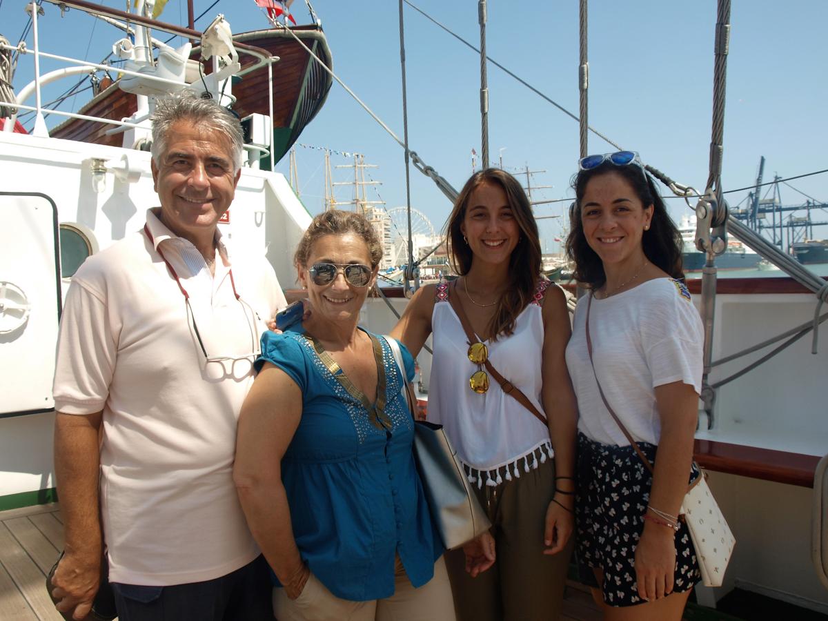 Señores de Talero junto a sus hijas Macarena y María.