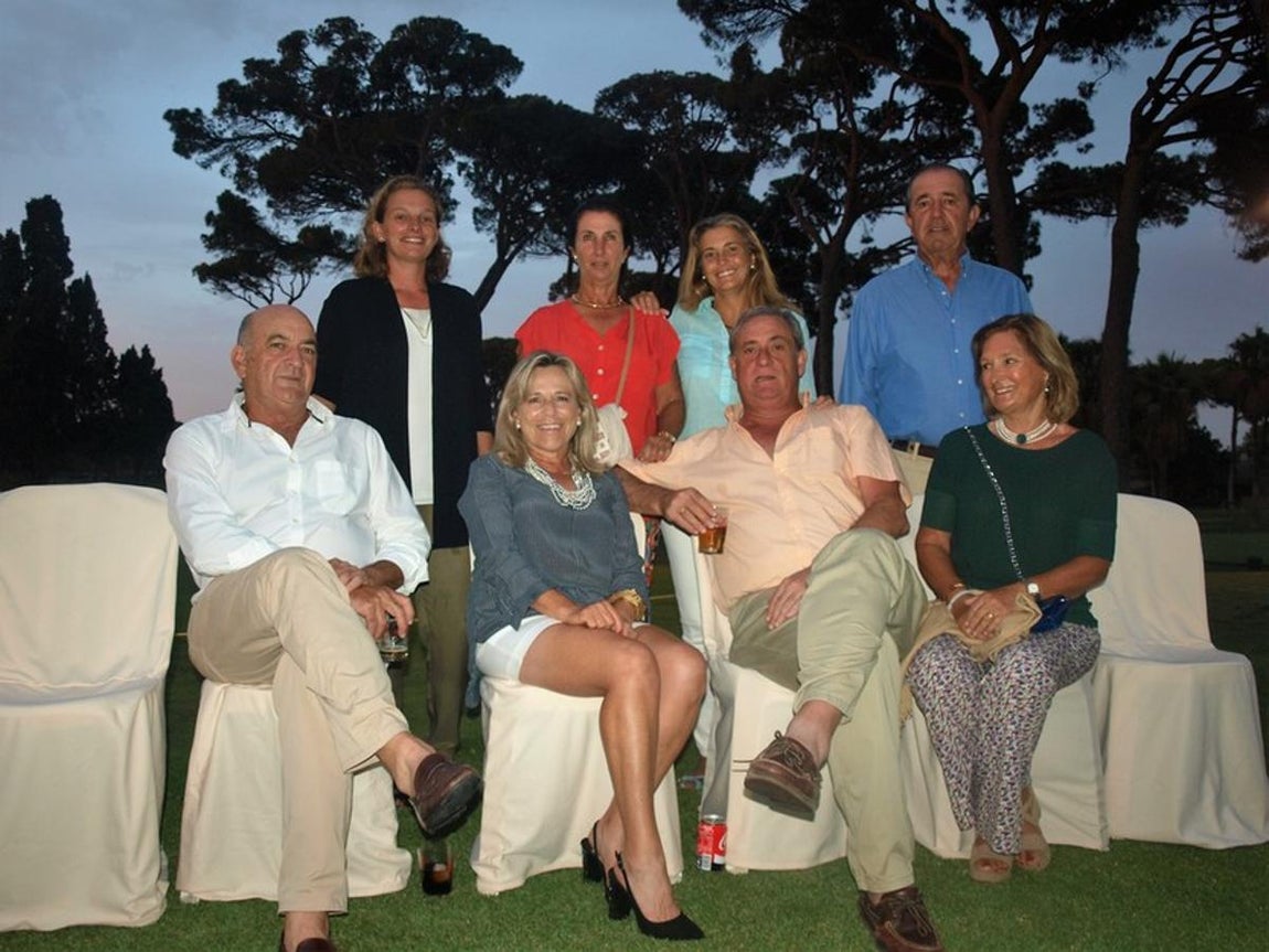 Arriba (izq. a dcha): Isabel Gárate, Teresa Yrayzoz, Cristina Bernal y José Mª Gárate. Abajo, Ernesto Ollero, Maribel Palacios, Pablo Joly y María Luisa de las Heras