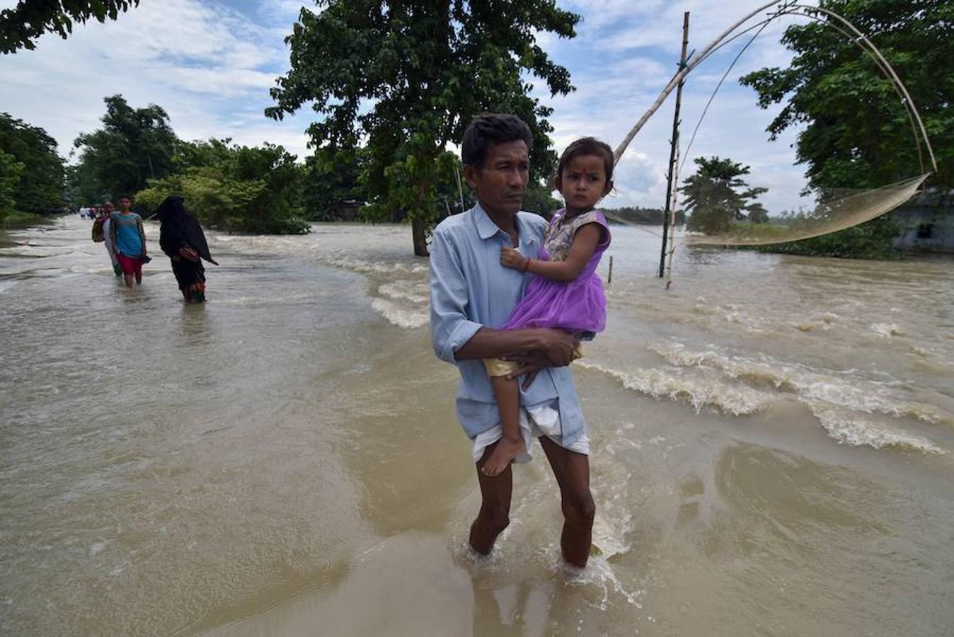 Las lluvias del monzon han provocado más de 400 muertes desde comienzos del verano en el sur de Asia. Las inundaciones han afectado a ocho millones de personas. 