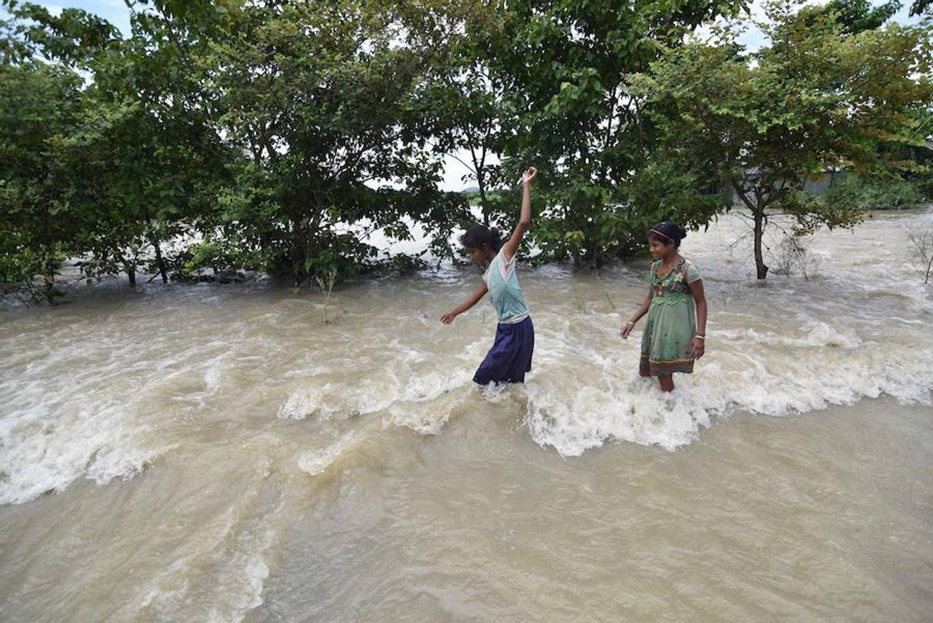 Las lluvias del monzon han provocado más de 400 muertes desde comienzos del verano en el sur de Asia. Las inundaciones han afectado a ocho millones de personas. 