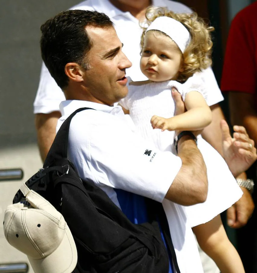Don Felipe, con la Infanta Leonor en 2007