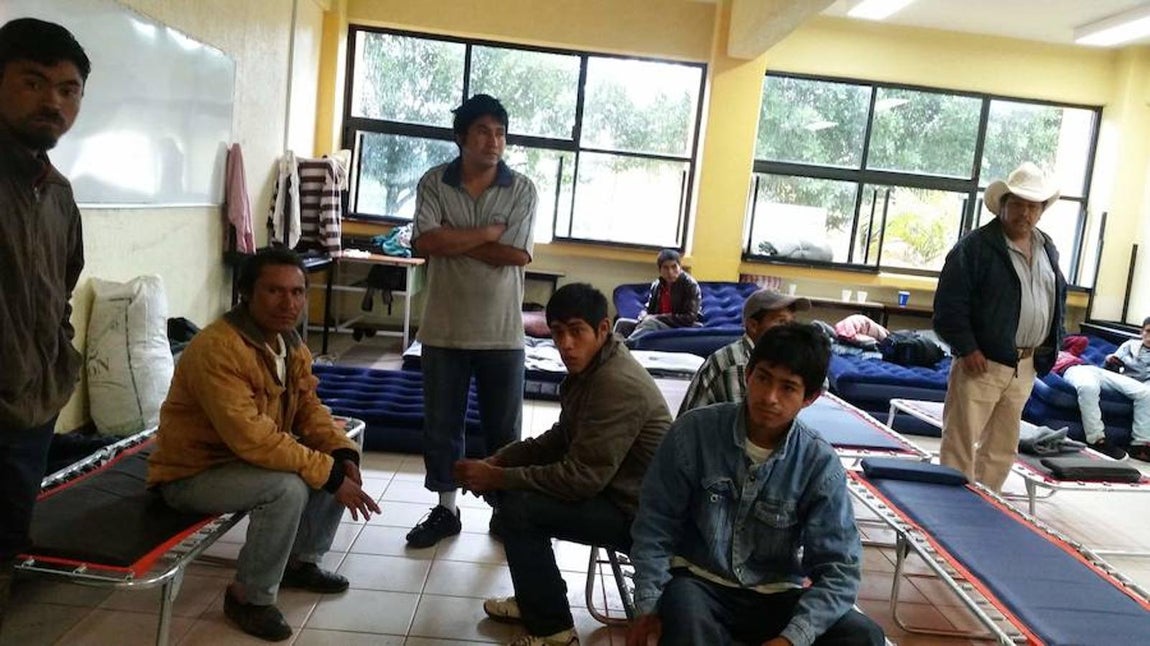 El huracán Earl, convertido en tormenta tropical, no ha tenido piedad con la gente de México. AFP