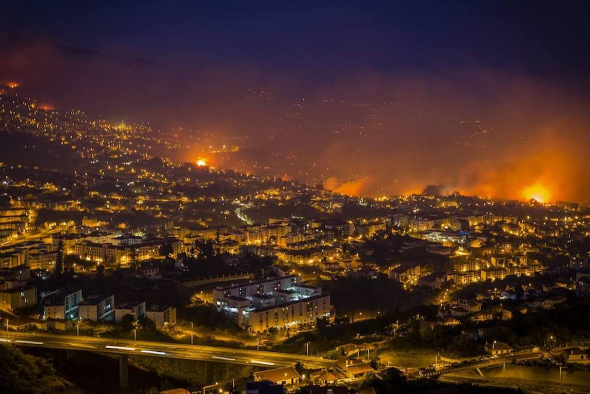 Imágenes de los terribles incendios que están destruyendo la portuguesa isla de Madeira
