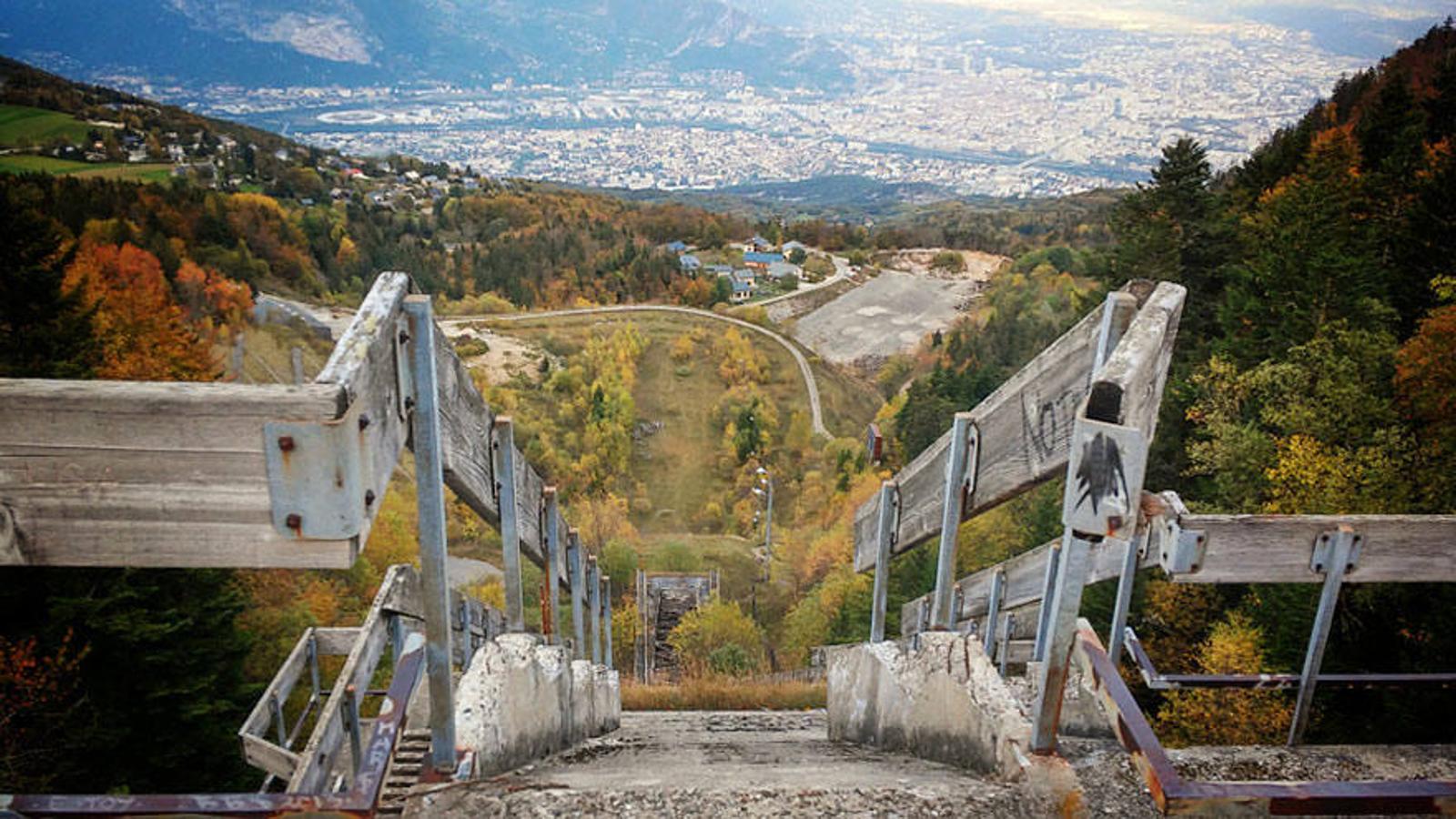 Torre de salto de esquí, Grenoble, Francia, Juegos Olímpicos de Invierno 1968. 