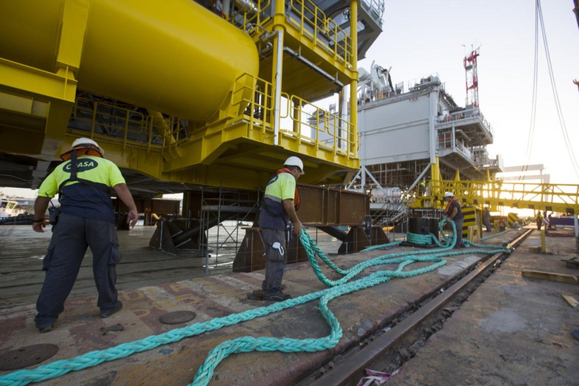 La plataforma de Iberdrola parte hacia el parque eólico marino Wikinger