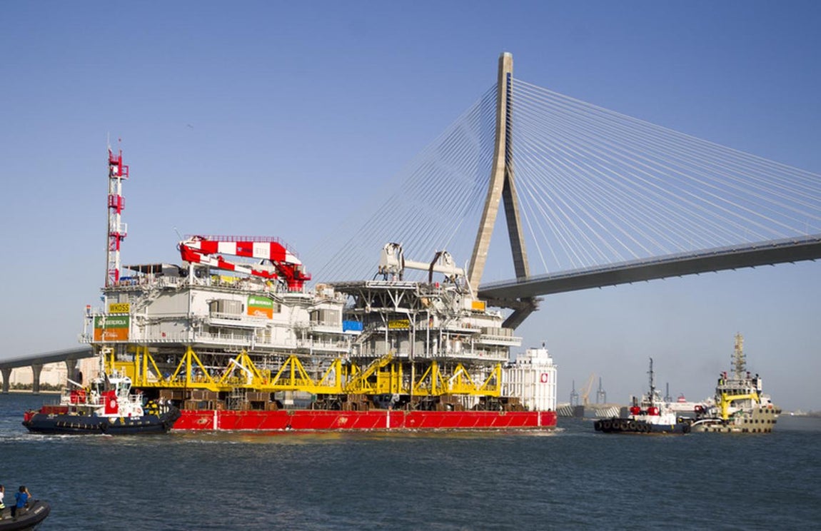 La plataforma de Iberdrola parte hacia el parque eólico marino Wikinger