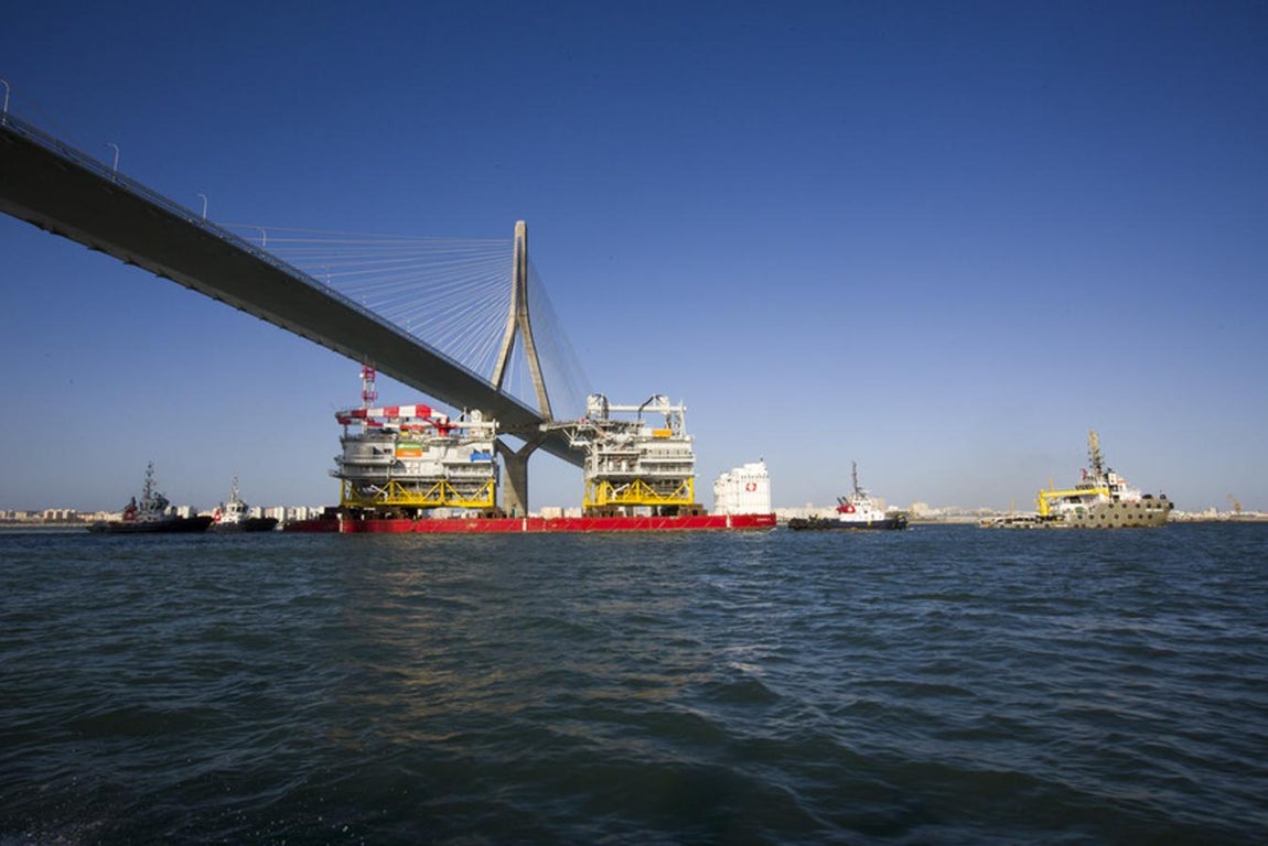 La plataforma de Iberdrola parte hacia el parque eólico marino Wikinger