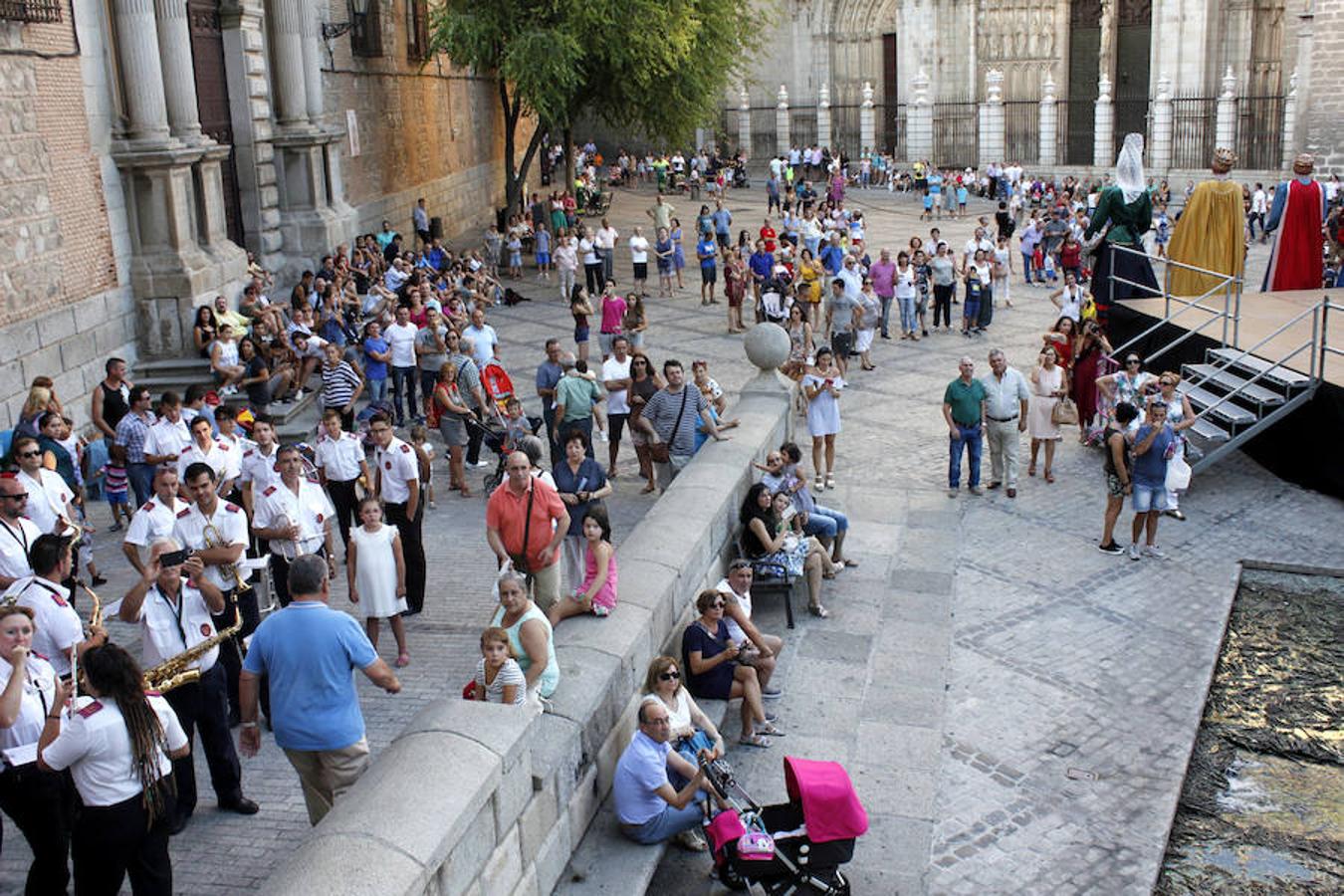 Desfile de Gigantes y Cabezudos