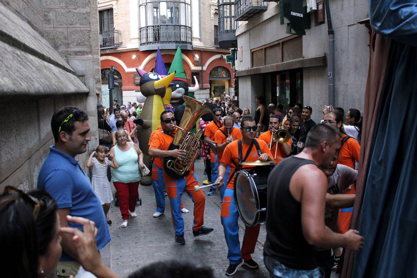 Desfile de Gigantes y Cabezudos