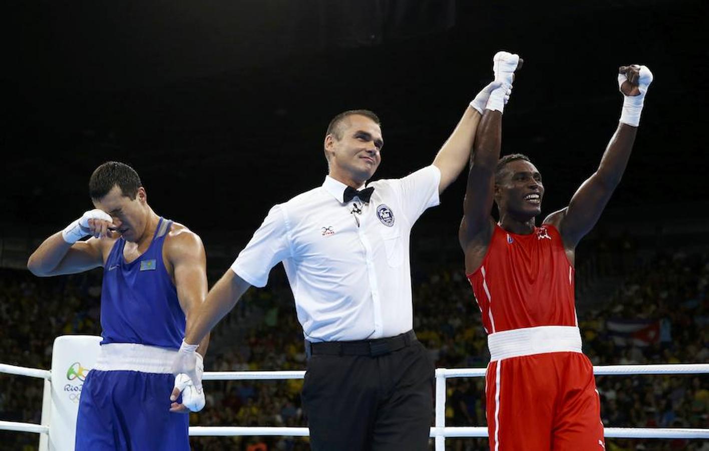 Oro cubano. Julio César la Cruz a alegrado a la isla caribeña con un oro en la final de boxeo, en la categoría de peso semipesado. El combate no ha estado nada claro, con varios momentos en los que el cubano se ha visto acorralado. El encuentro no hubiera desentonado  en una super producción de Hollywood