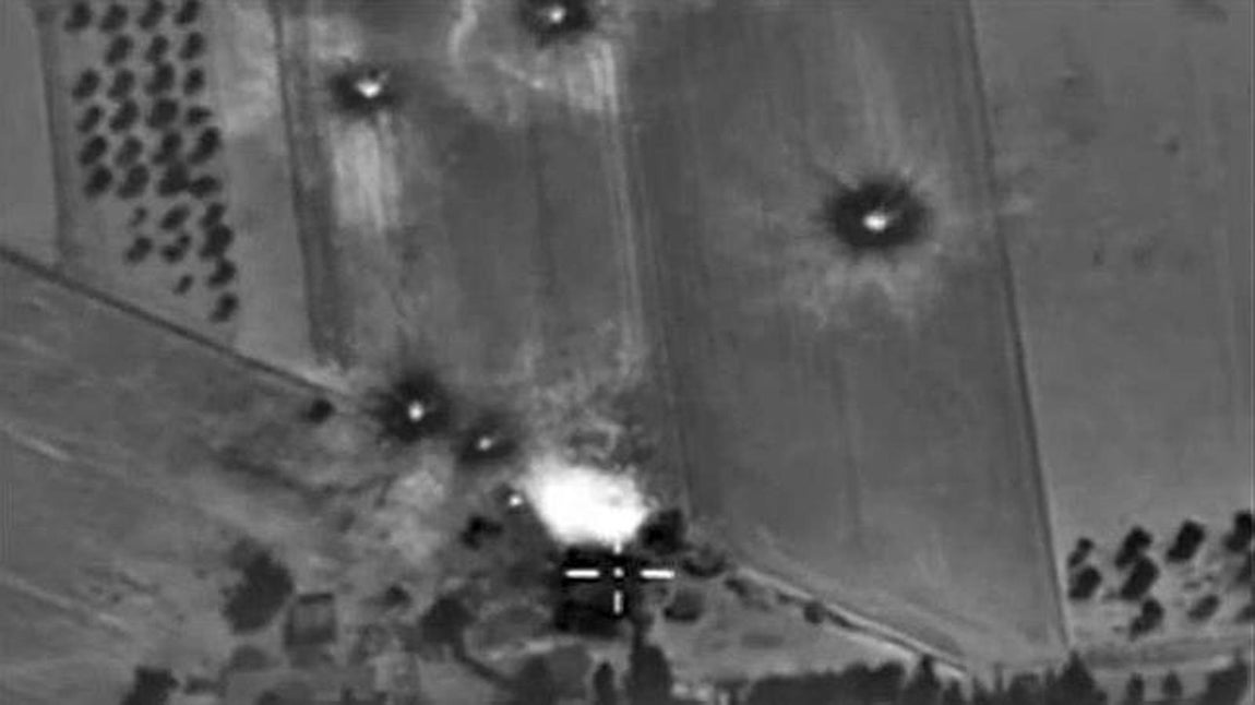 En septiembre de 2015, Rusia comenzó los bombardeos contra los yihadistas y sus fuentes de ingresos en suelo sirio, de paso también atacó a algún grupo rebelde que luchaba contra Al Assad. 