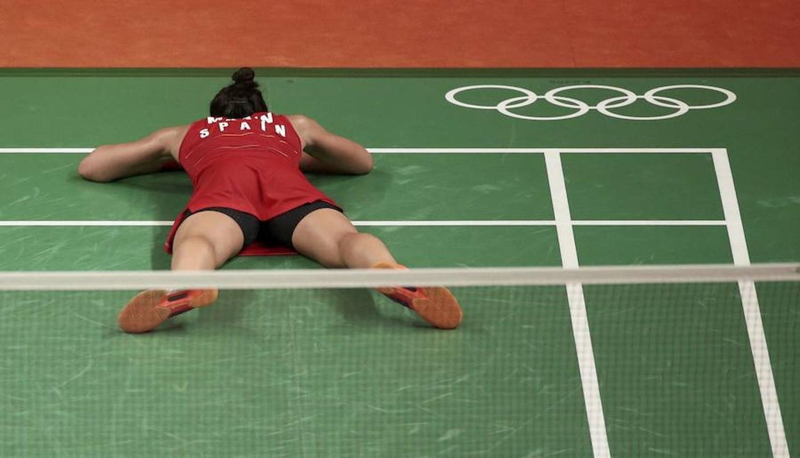 La campeona mundial se tira al suelo tras ganar a su rival. 