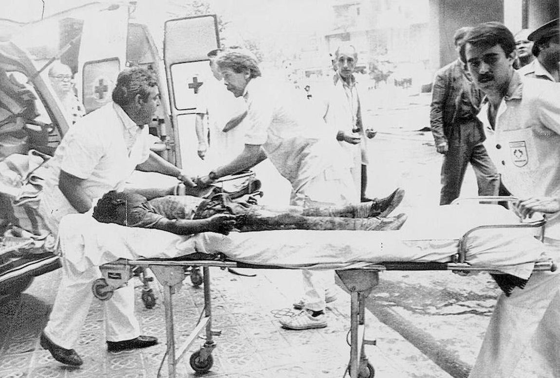 El atentado de Hipercor, perpetrado por la banda terrorista ETA el 19 de junio de 1987, causó la muerte de 21 personas e hirió a otras 45. 