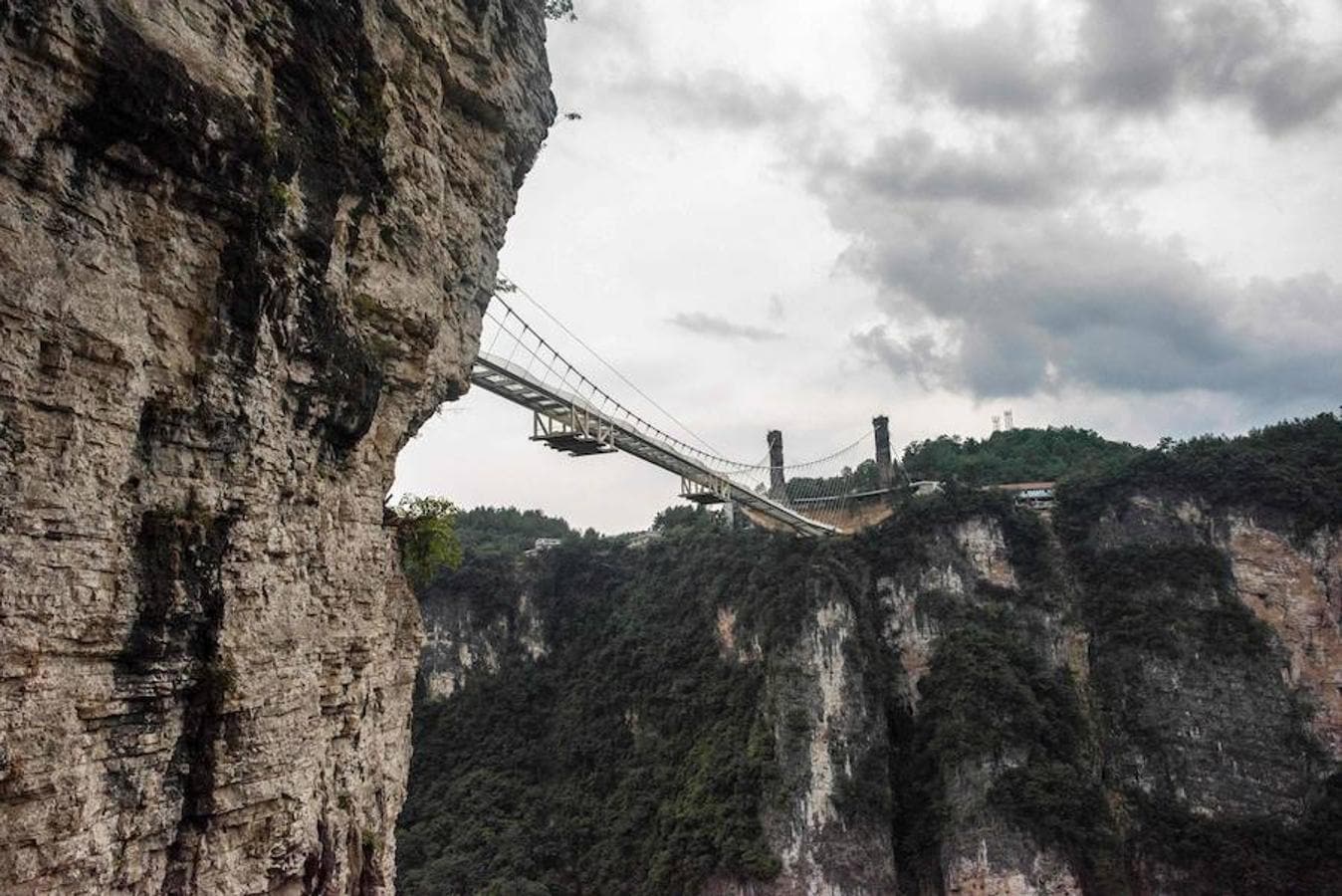 El puente de cristal más largo y alto del mundo