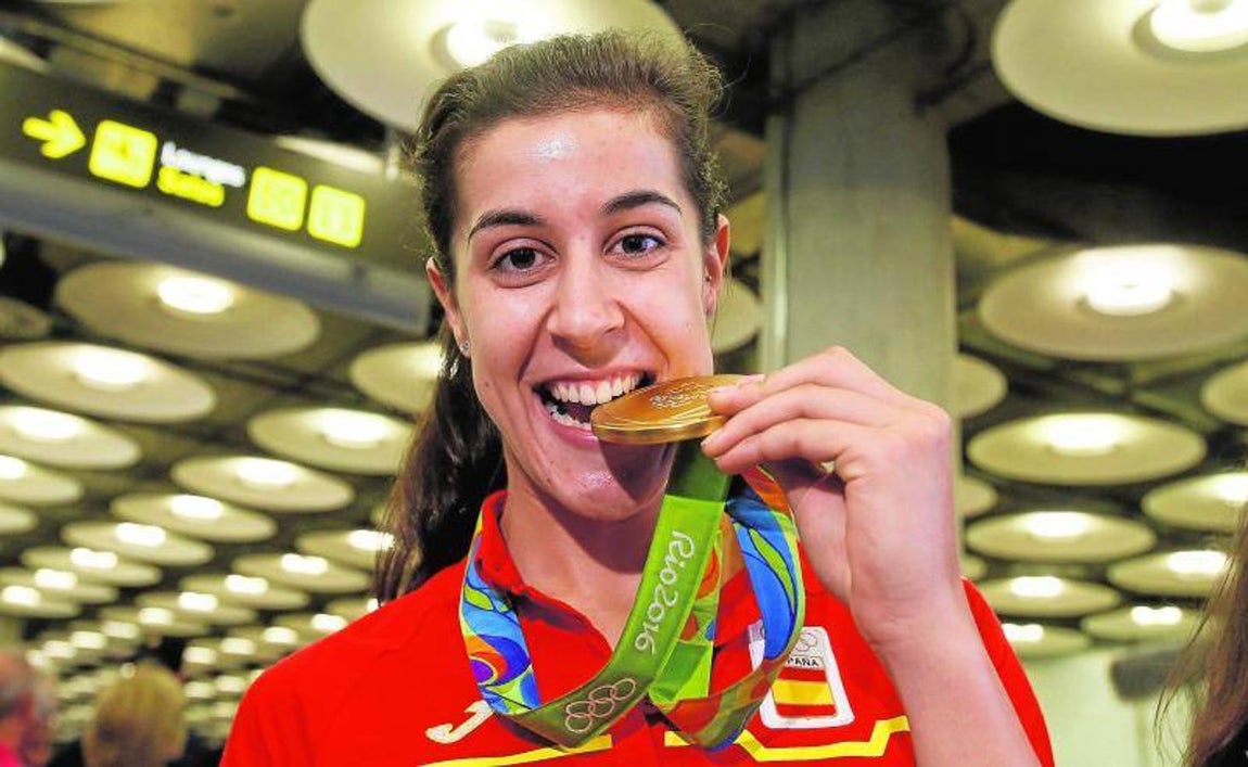 La campeona olímpica en Bádminton Carolina Marín, a su llegada al Aeropuerto Adolfo Suárez Madrid. 