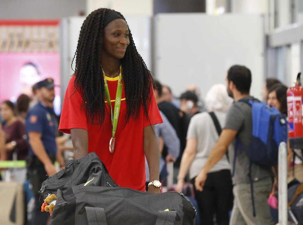 La jugadora de la selección española femenina de baloncesco Astou Ndour, medalla de plata en los Juegos. 