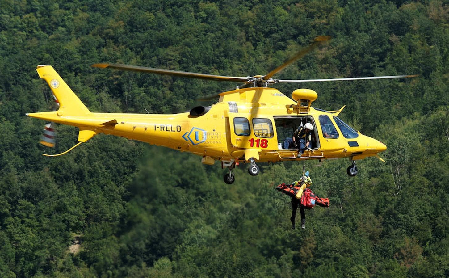 Una persona herida es rescatada con la ayuda de un helicóptero en Pescara del Tronto