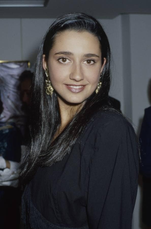 Silvia de Esteban Niubo nació en Tenerife el 1 de diciembre de 1971