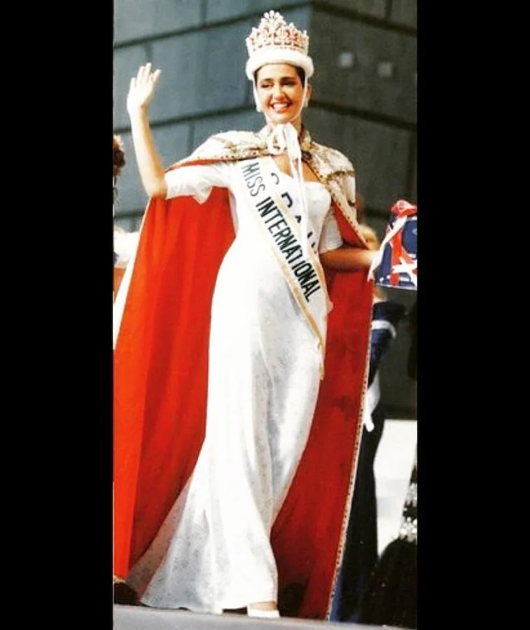 Fue proclamada Miss Internacional en 1990 en Japón. De las tres españolas que ostentan dicho título, Silvia de Esteban fue la segunda en conseguirlo 