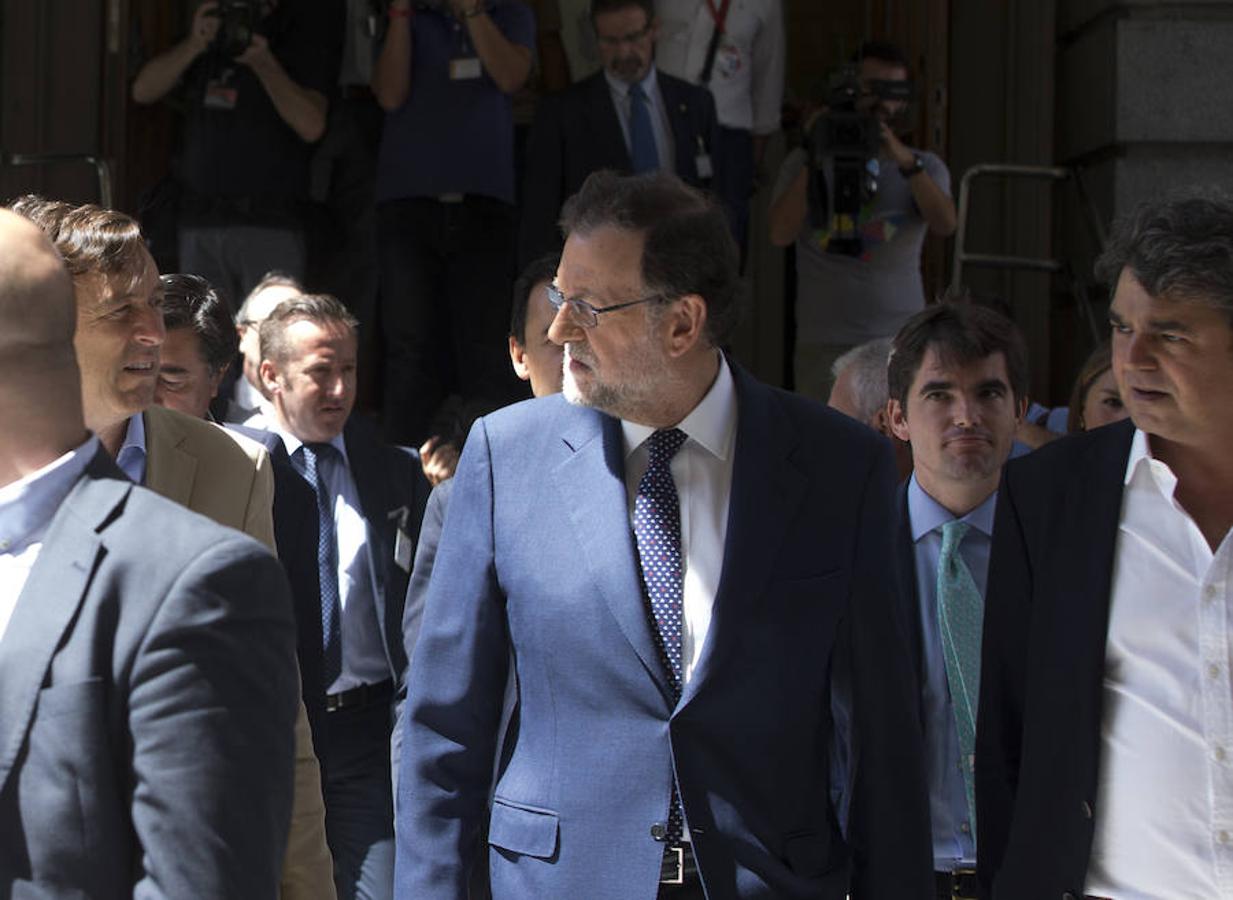 En imágenes: Así ha sido el encuentro entre Rajoy y Sánchez. 